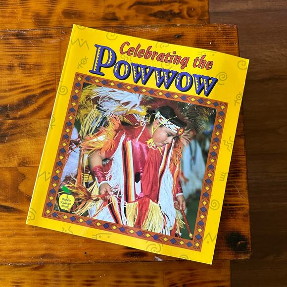 Vintage 1997 Celebrating The Powwow Native American Paperback Book - Picture 1 of 10